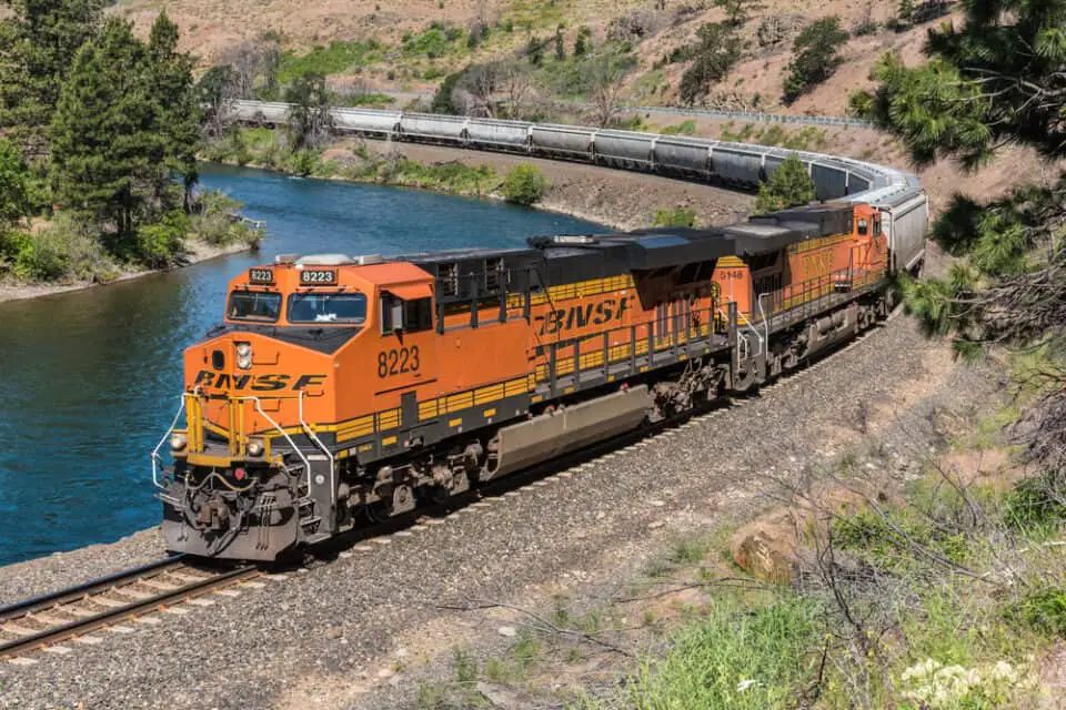 How Do Trains Turn Around? (5 Ways) Vehicle Help